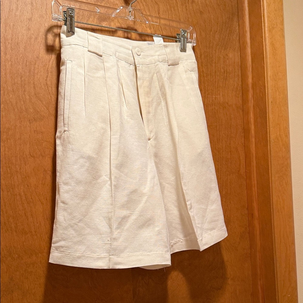 Women’s Cream Pleated Bermuda Shorts